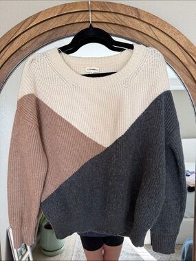 eesome Colorblock Crewneck Sweater in Cream, Taupe & Charcoal